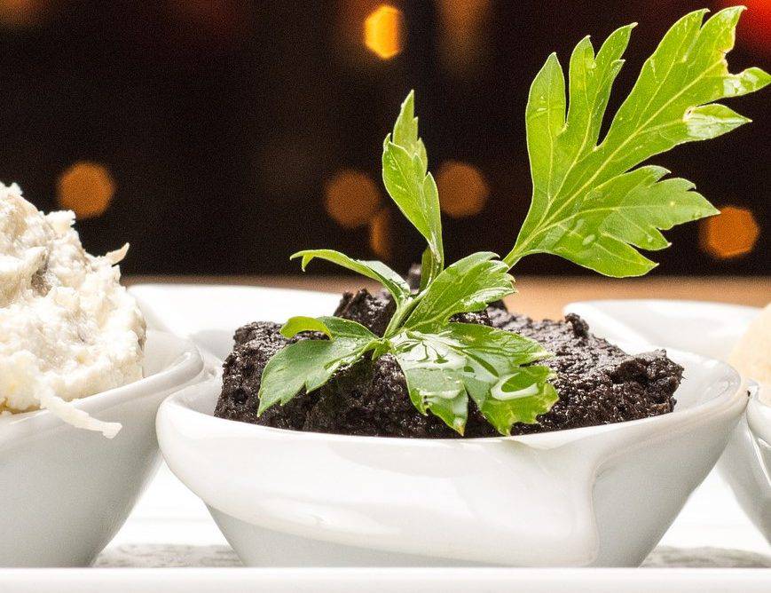 Pasta z oliwek (Tapenada) &ndash; przepis i właściwości zdrowotne
